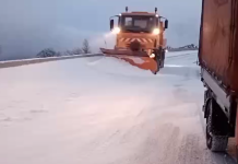 Luptă cu nămeții pe 1.000 km de drumuri în Olt. CJ Olt a scos utilajele: „Ninge abundent, intervenim etapizat” (VIDEO) deszăpezire