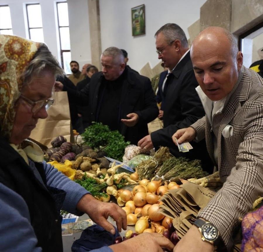 Rareș Bogdan, la piață cu un ceas de 30 de mii de euro - europarlamentarul l-a afișat ăn piața din Șimleu Silvaniei