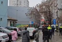 Alertă la Liceul „Titulescu” din Slatina: Sute de elevi și profesori, evacuați de urgență din cauza unui miros suspect (VIDEO)