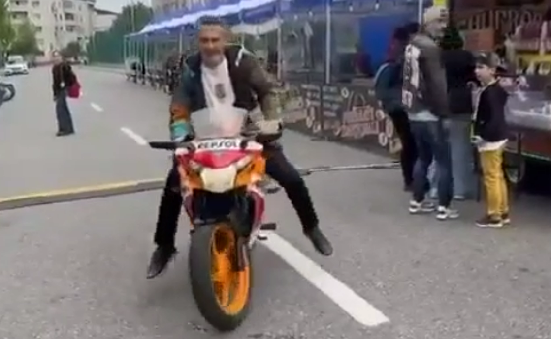Dosar penal pentru De Mezzo, după ce a mers cu motocicleta fără permis (VIDEO)