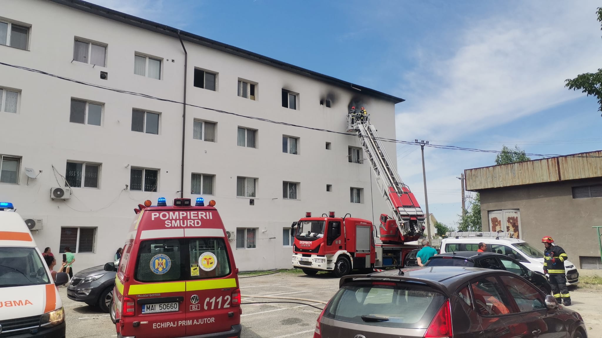 Incendiu la o garsonieră din Balş, provocat de copiii care s-au jucat cu focul (VIDEO)