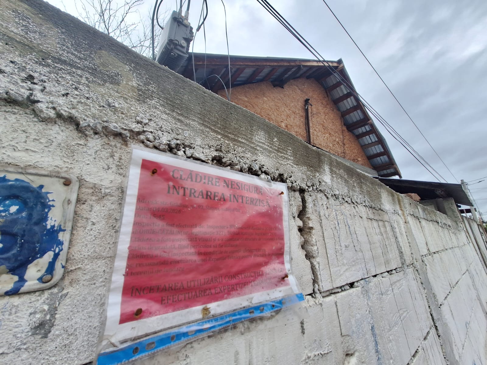 Drama sinistraților din Slatina: Abandonati în corturi improvizate, după alunecările de pe Dealul Grădiște