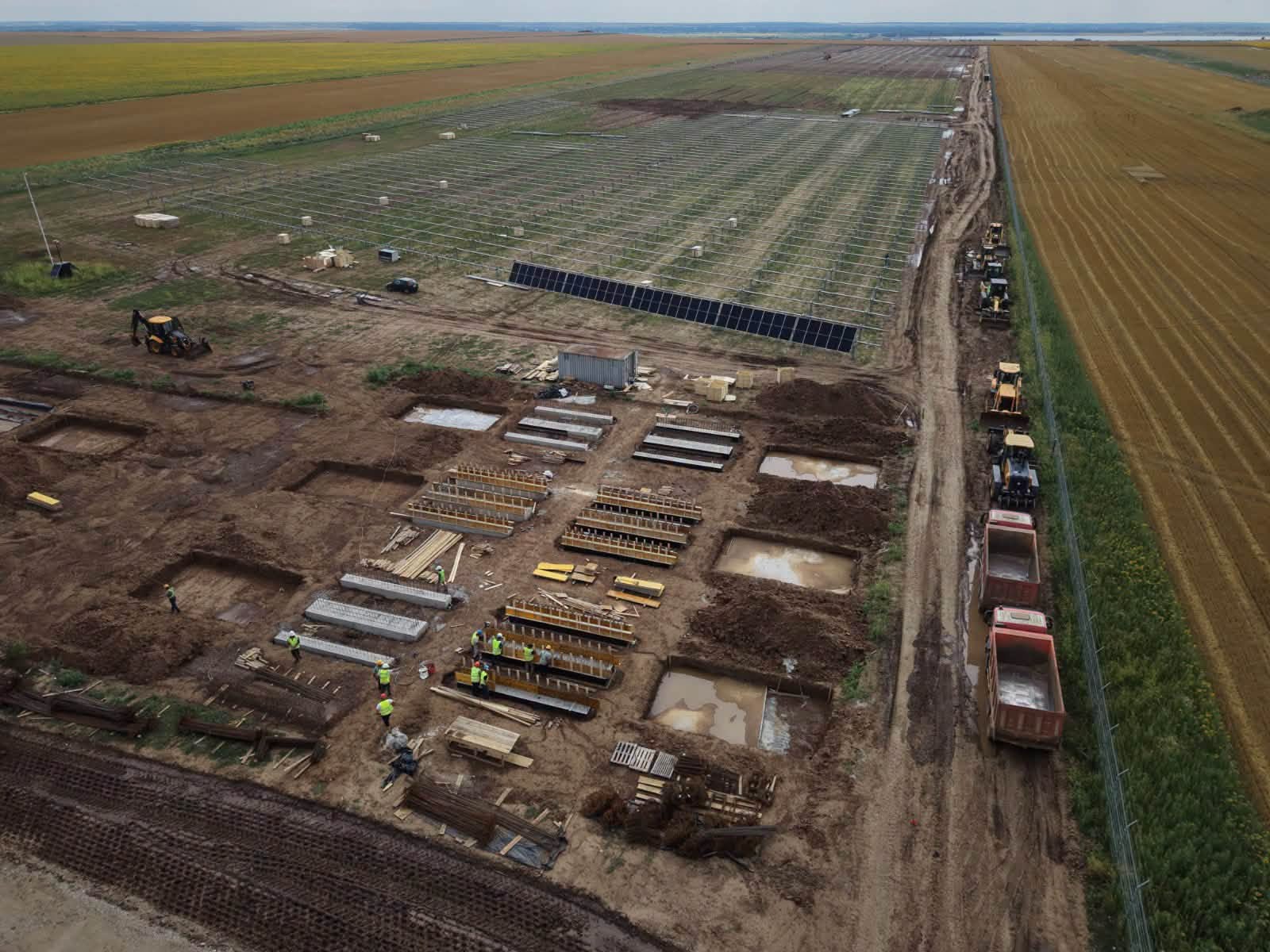 Șantierul parcului fotovoltaic de la Mărunței avansează. Investiție de amploare în energia verde, în județul Olt