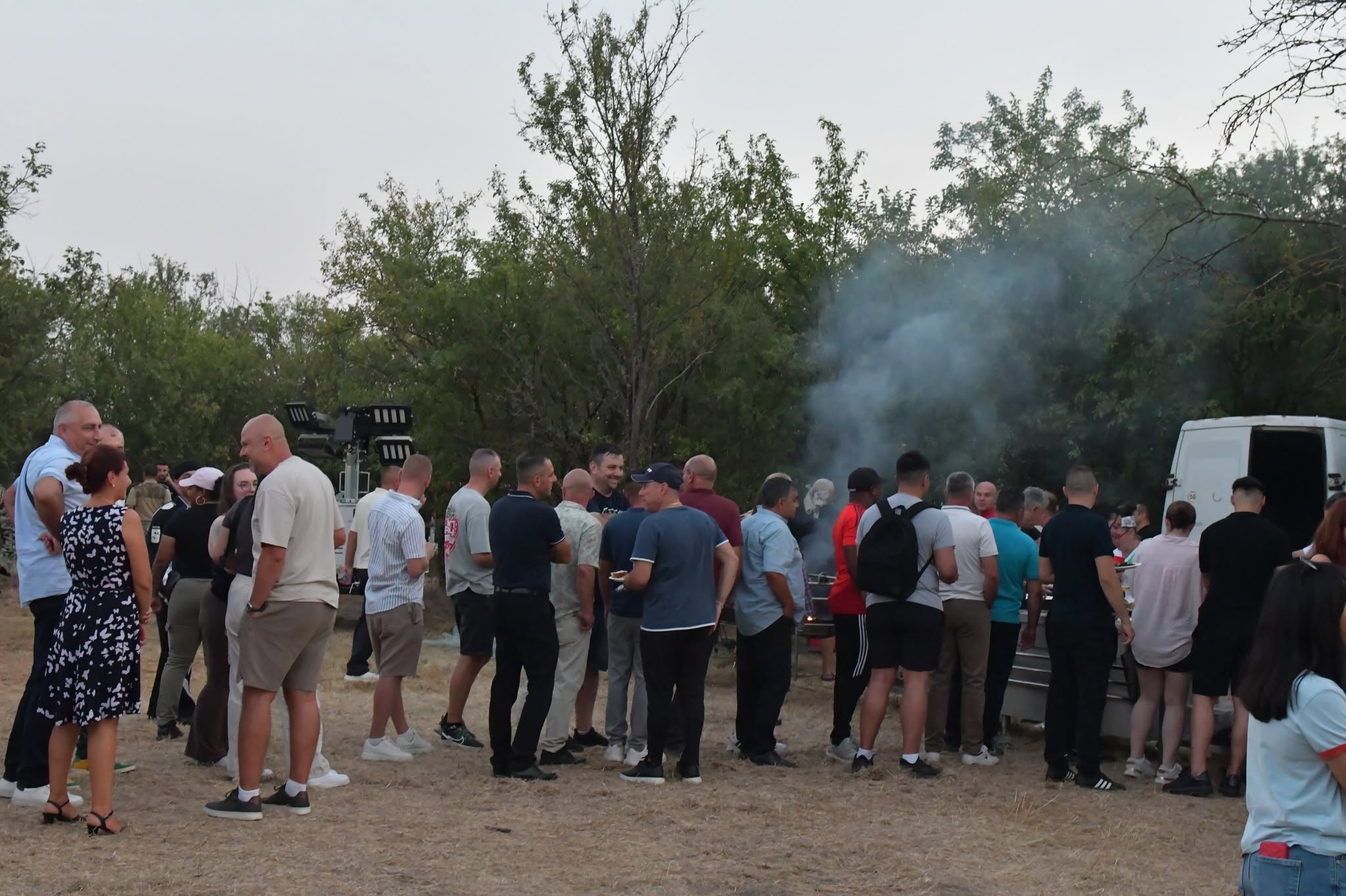 Soldaţii americani de la Deveselu au gustat pâine la țest și au dansat românește (FOTO)