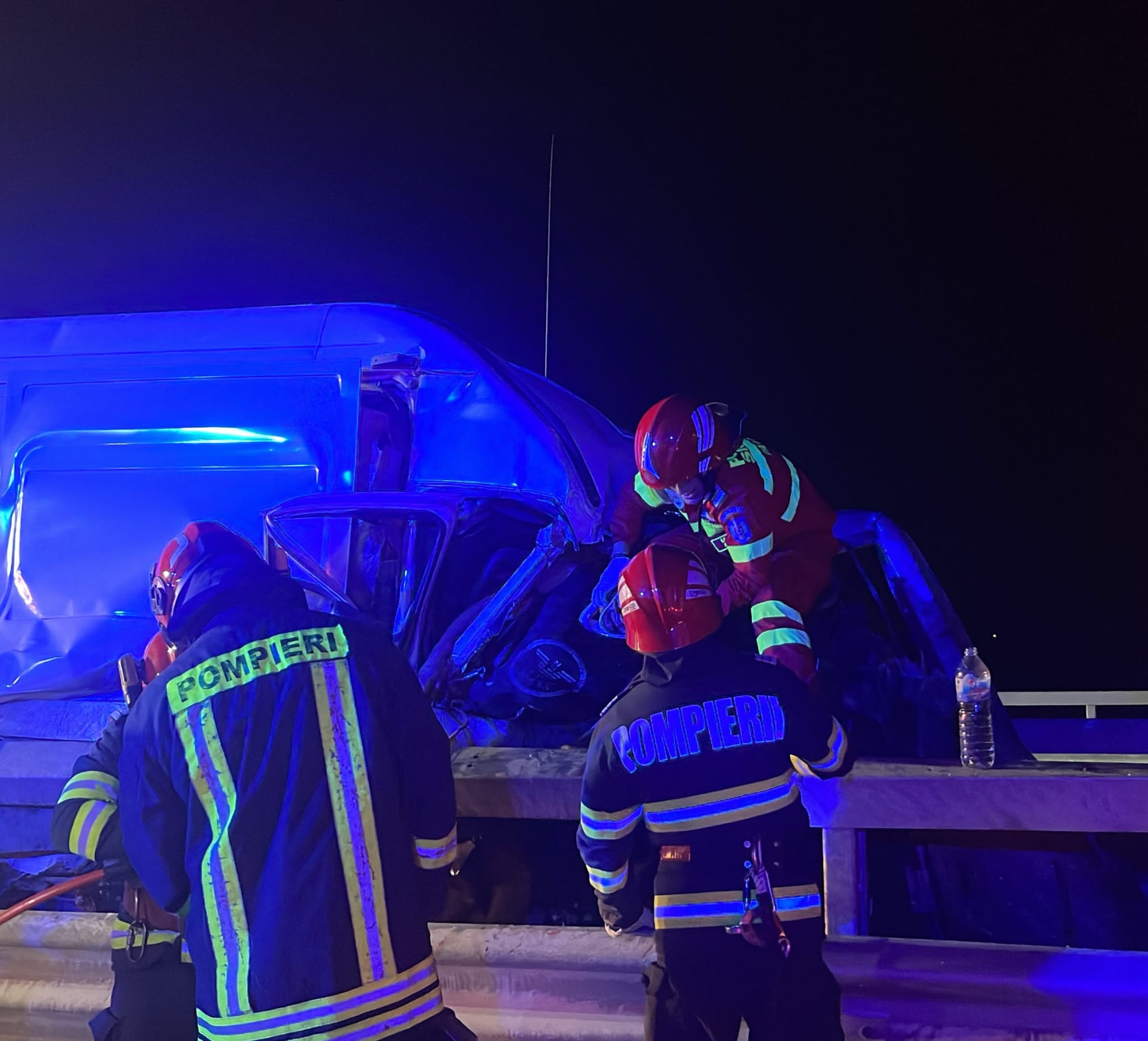 Accident pe Drumul Expres, cu persoane încarcerate (FOTO)