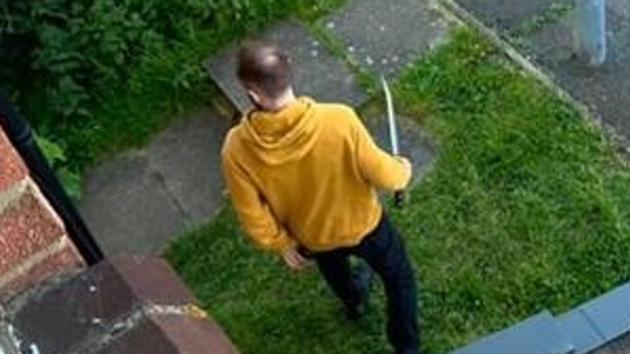 Un bărbat din Olt a luat sabia din casă și s-a întors să-și taie fratele. Verdictul instanței