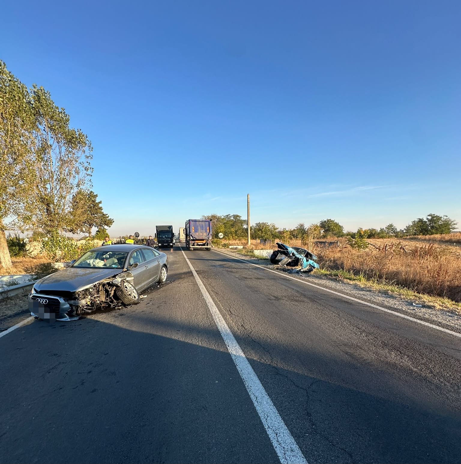 Două maşini implicate într-un accident pe DN 6. Două persoane la spital