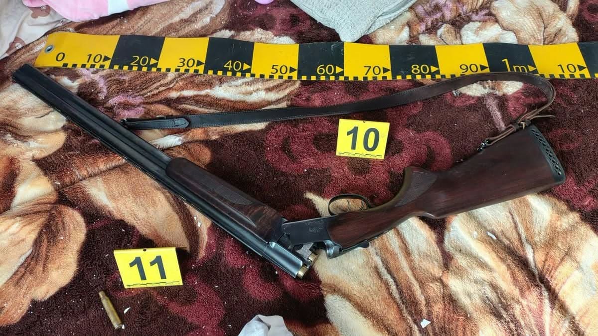Sindicatul Europol cere aplicarea legii fără excepții în cazul lui Vali Matei: „În România, se pare că nu doar gravitatea faptelor contează“ Puşca folosită de Valeriu Matei | Sursa: Sindicatul Europol